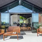Panoramic Retreat With Pool 度假居 Sjolund