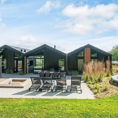 Дом отдыха Panoramic Retreat With Pool - By Traum Sjolund