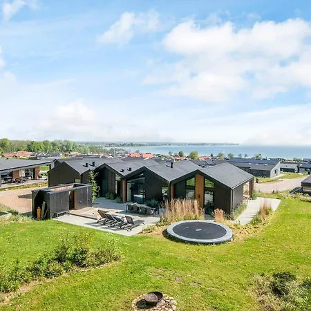 Дом отдыха Panoramic Retreat With Pool - By Traum Sjolund