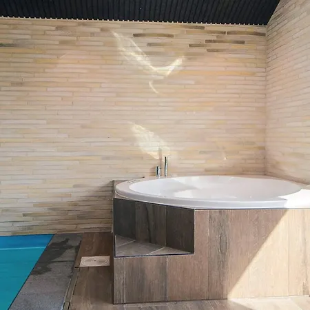 Panoramic Retreat With Pool *
